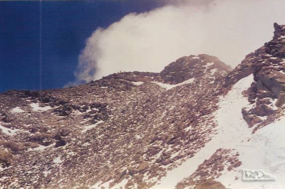 Aproximando-se do cume do Aconcágua, a maior montanha do continente, no oeste da Argentina (temporada de 1998/99)